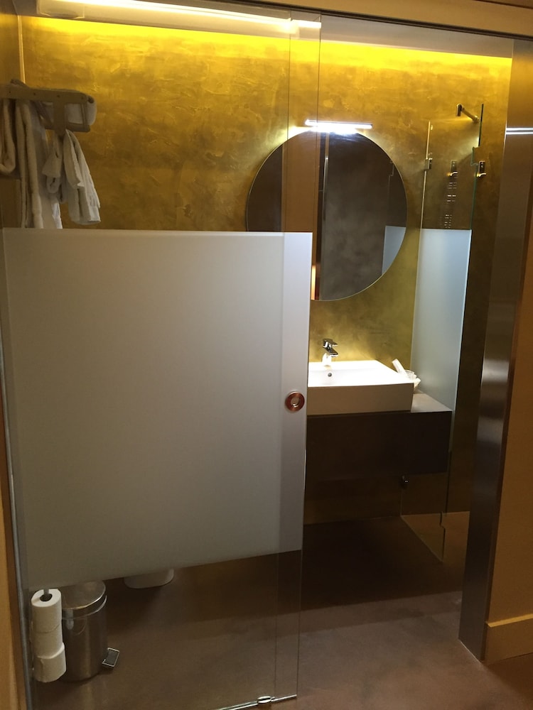Room - Photo 6