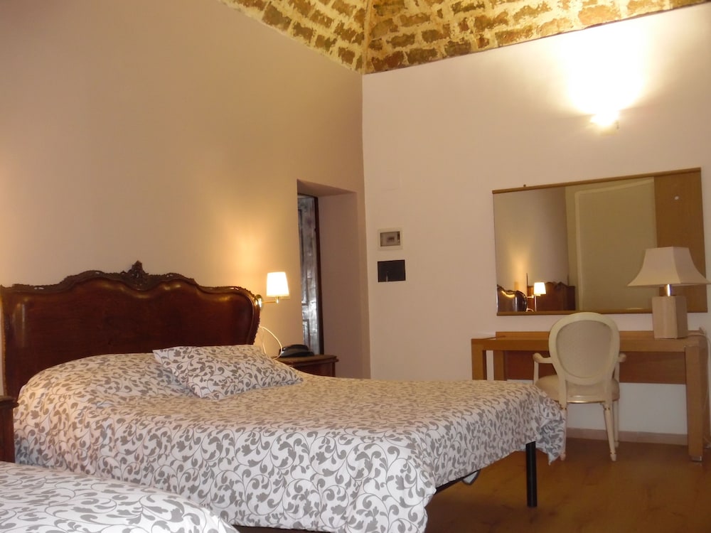 Basic Triple Room photo 2