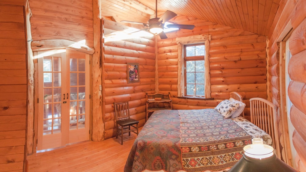 Trails and Suite- Non Smoking, Partial Lake View photo 3