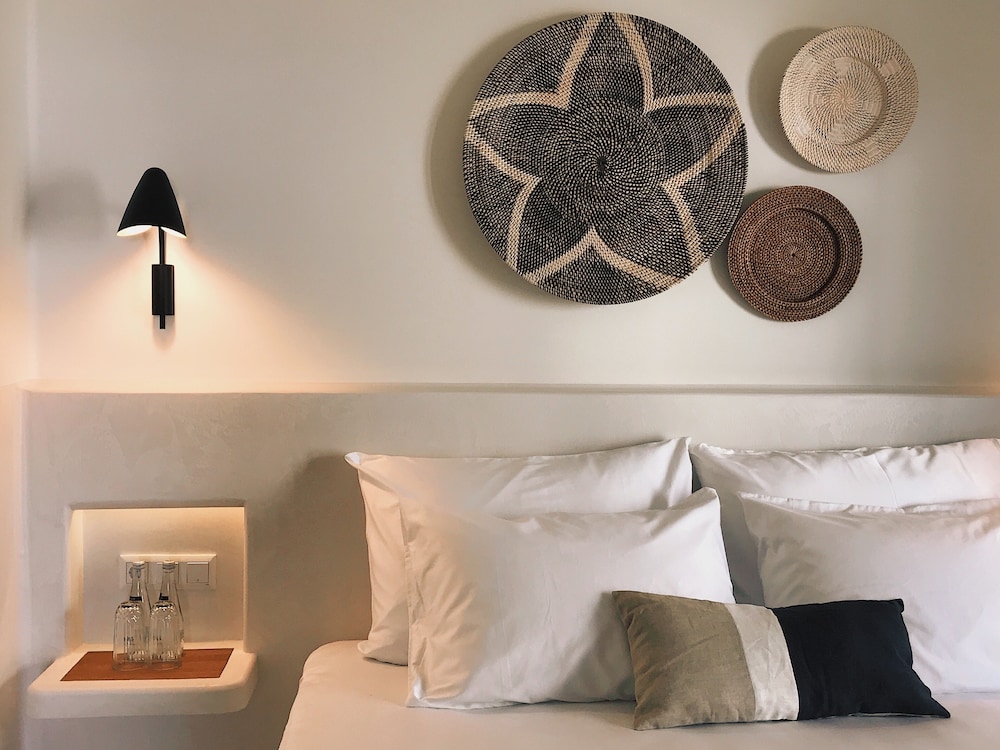 Suite, 1 Queen Bed, Garden View