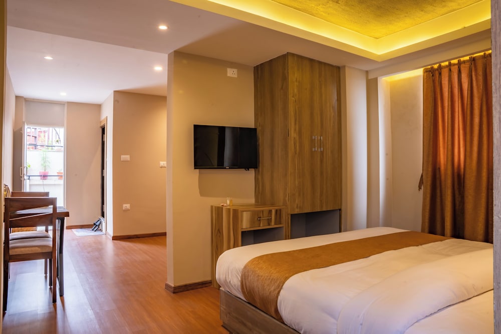 Luxury Triple Room, City View photo 3