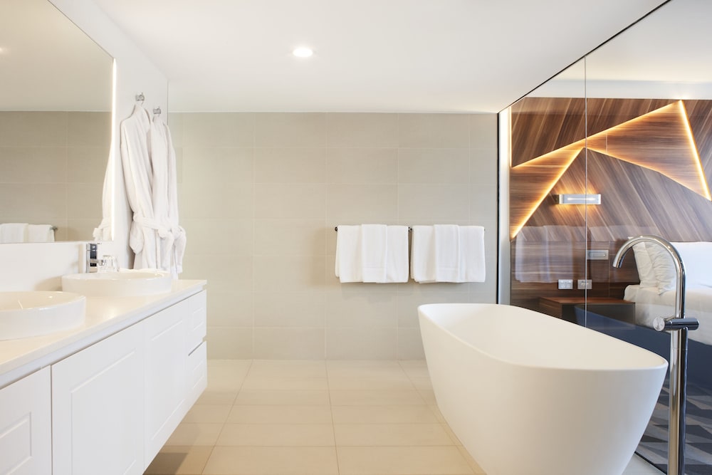 Premium King Suite photo 2