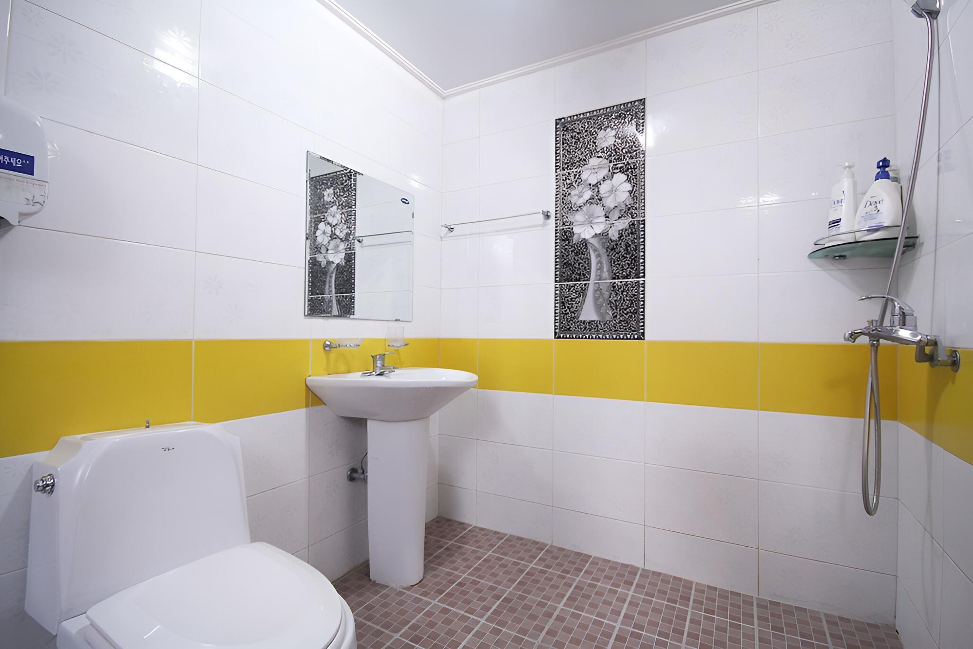 Room (Standard Room A) - Photo 1