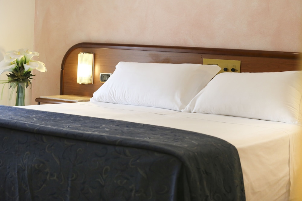 Classic Double or Twin Room - Photo 5