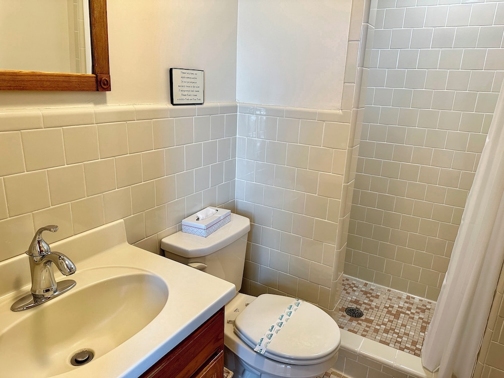 Room, 1 Queen Bed, Non Smoking, Partial Ocean View photo 3
