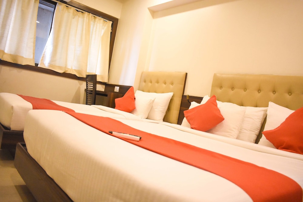 Superior Triple Bed Room - Photo 11