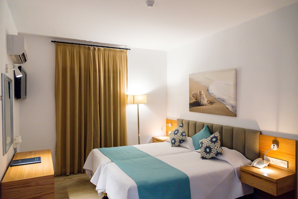 Superior Apartment, Partial Sea View photo 2