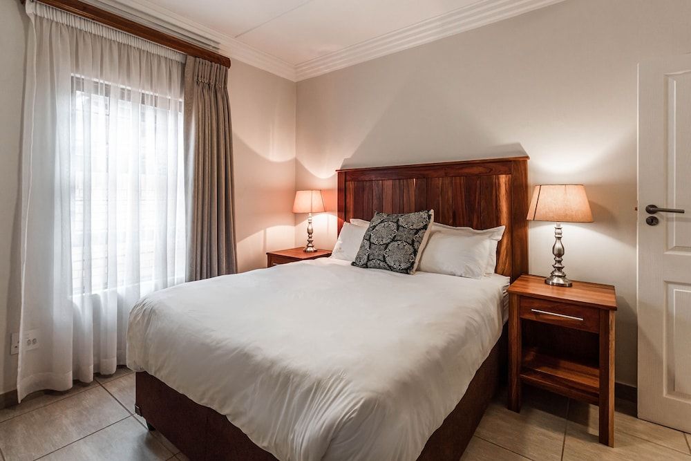 Classic Apartment, 3 Bedrooms, Patio