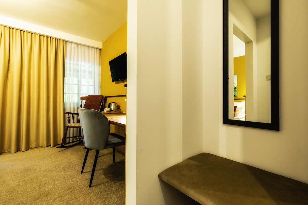 Double or Twin Room - Photo 11