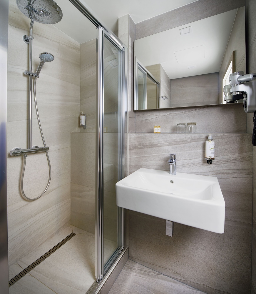 Executive Double Room, Pool Access - Photo 11