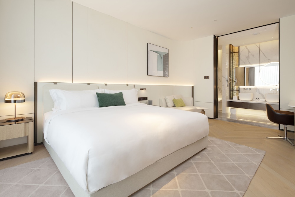 Premier Suite, Non Smoking, City View photo 2