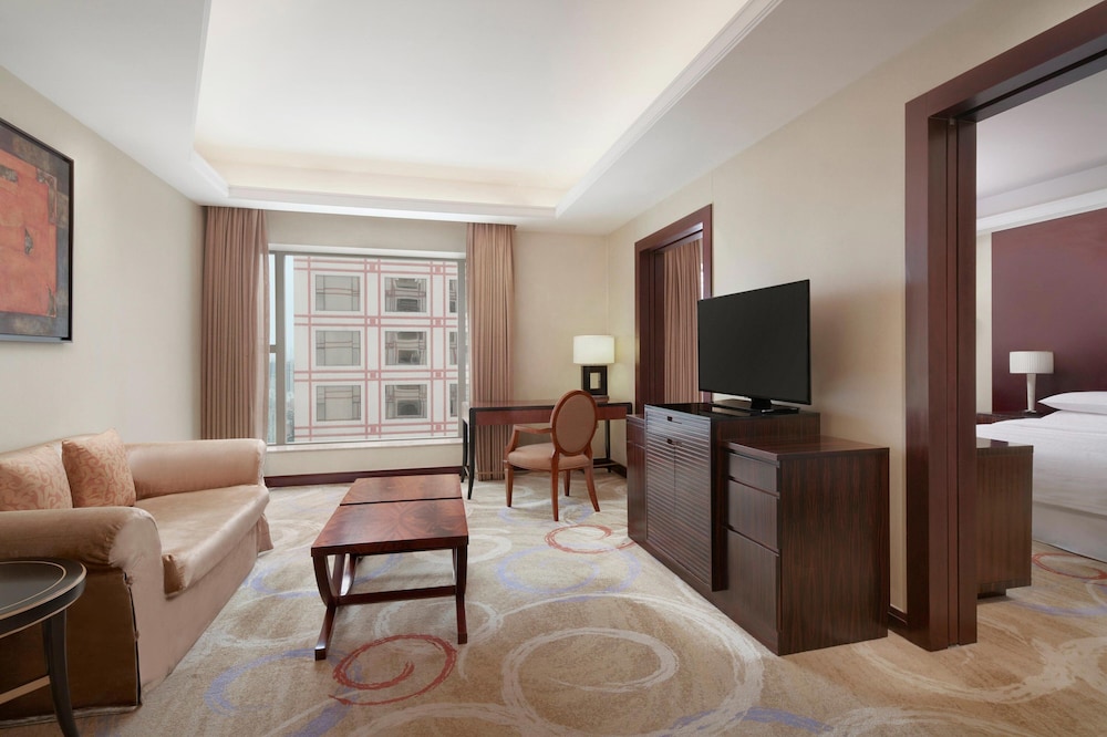 Superior Suite, 1 King Bed - Photo 1