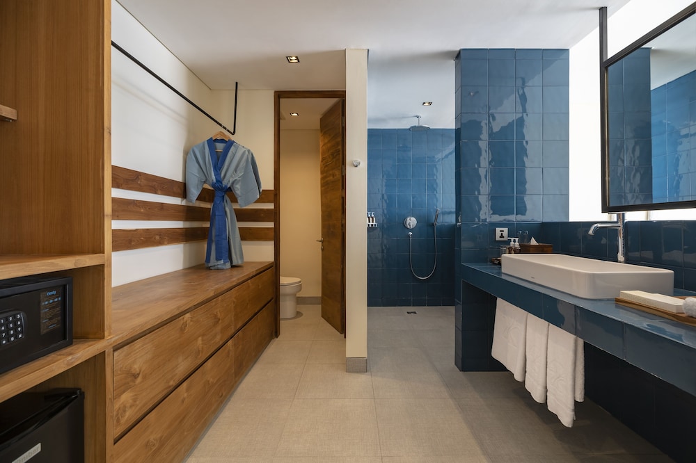 Suite, Ocean View - Photo 8