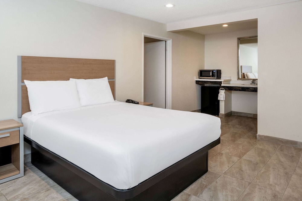 Suite, 2 Queen Beds, Non Smoking - Photo 1