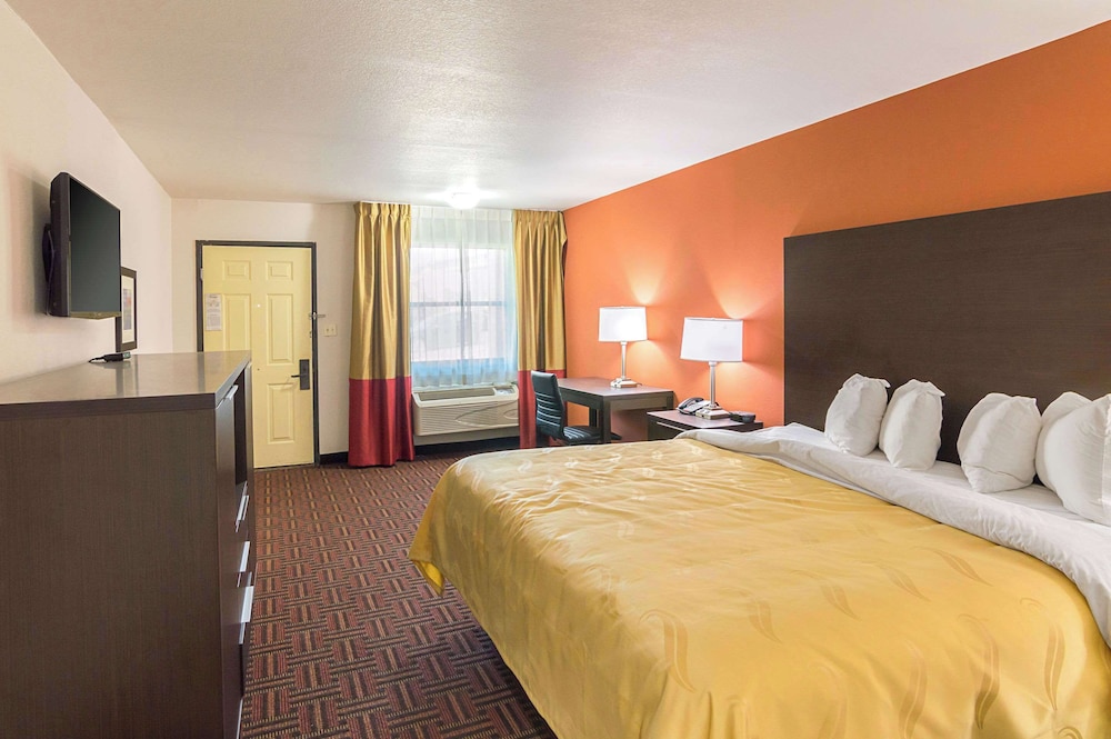 Standard Room, 1 King Bed, Non Smoking - Photo 3