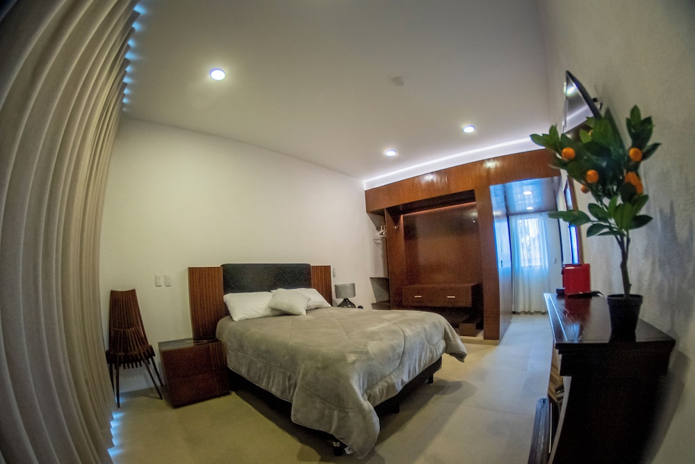 Comfort Room, Balcony, Garden View photo 1