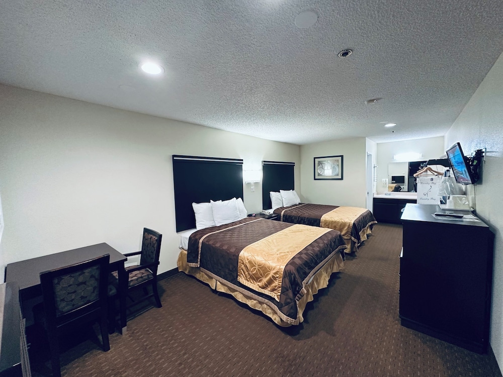 Room, 2 Queen Beds, Non Smoking - Photo 6