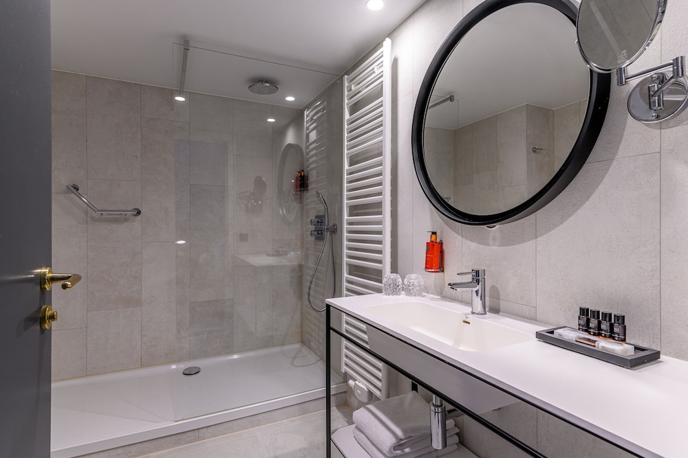 Standard Room, 2 Double Beds (Mid Floor) - Photo 14