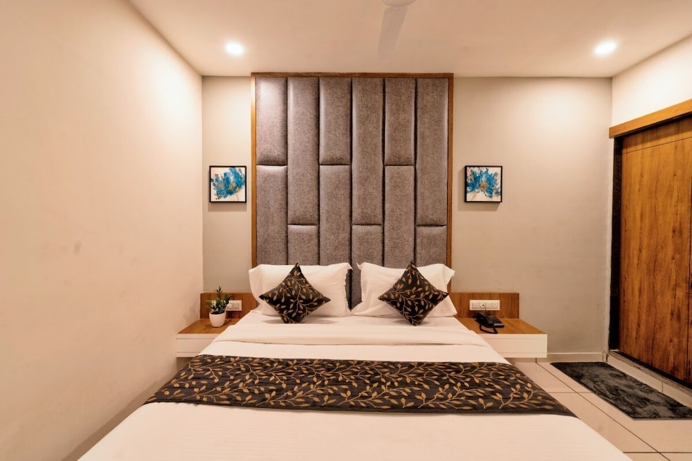 Deluxe Room - Photo 2