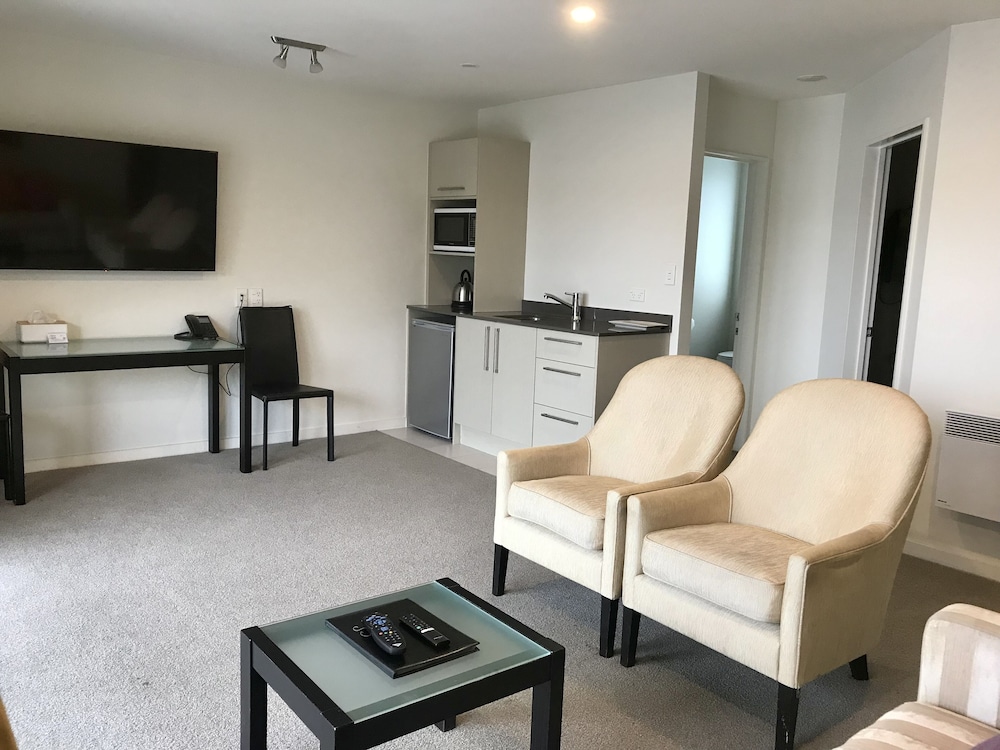 Deluxe Suite, 1 Bedroom - Photo 2