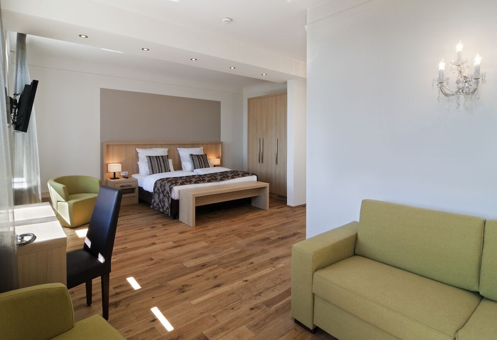 Premium Double Room, Balcony, Lake View photo 2