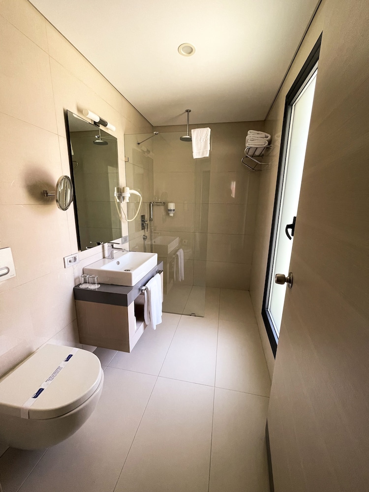 Comfort Room - Photo 6