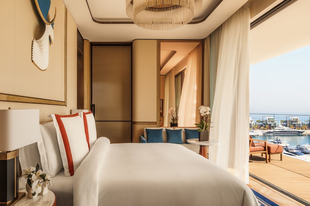 Marina Deluxe Suite - Butler Service, Iliana Pool Club Access, 31 sqm Terrace with Marina Views photo 2