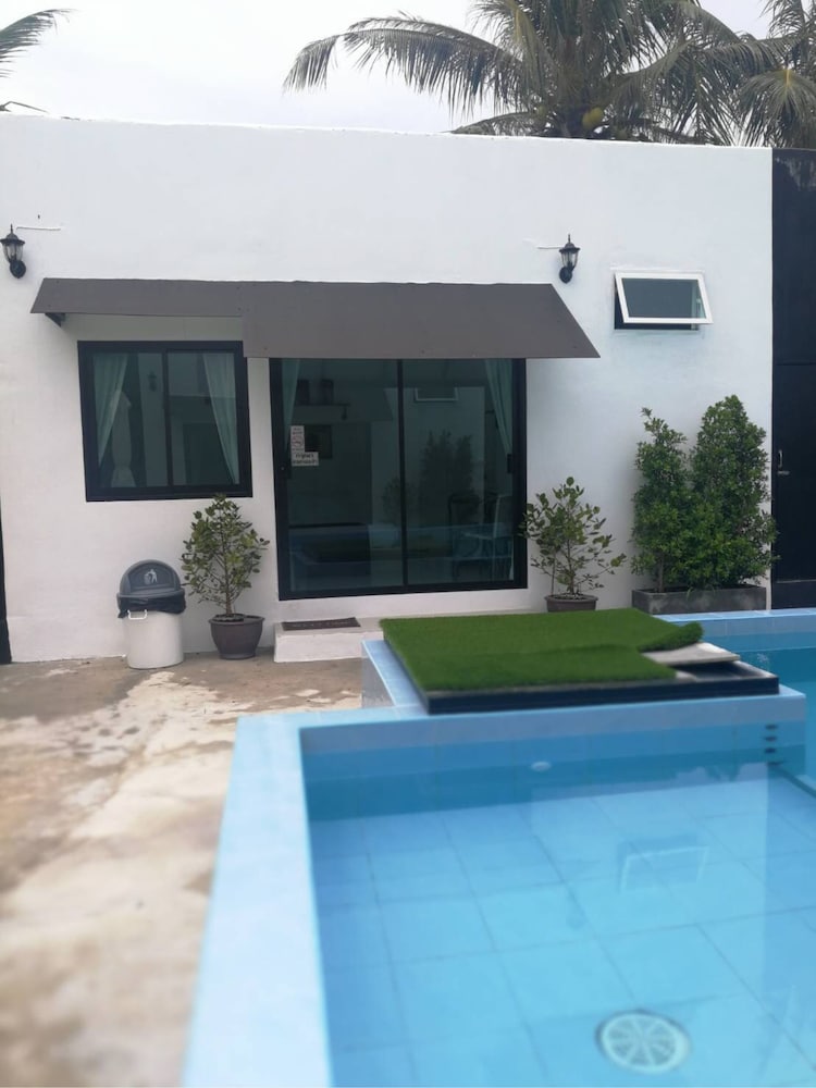 Standard Room With Pool View photo 2