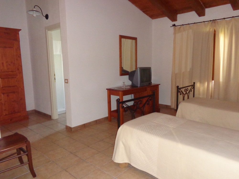 Economy Double Room, 1 Double Bed photo 2