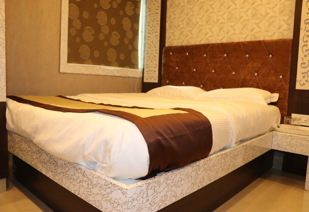 Executive Room - Photo 1