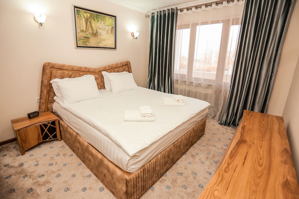 Luxury Suite photo 2