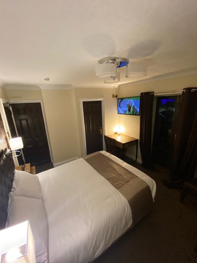 Deluxe Double Room, Ensuite (Double Room) - Photo 4