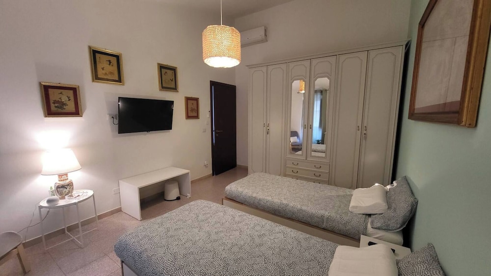 Apartment, 2 Bedrooms, Balcony, City View photo 3