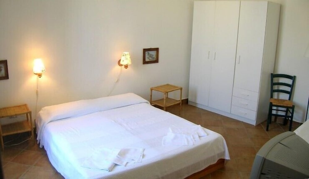 Basic Apartment, 2 Bedrooms, Kitchen, Park View photo 2