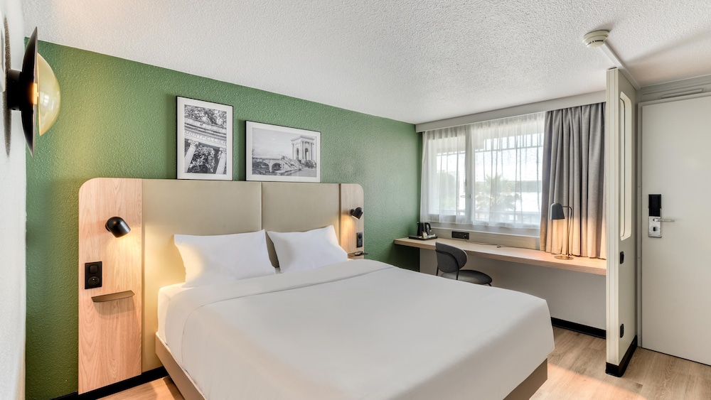 Standard Room, 1 Queen Bed, Connecting Rooms - Photo 4