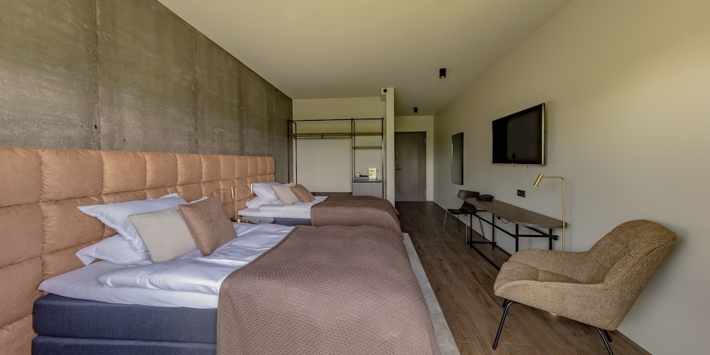Standard Twin Room - Photo 1