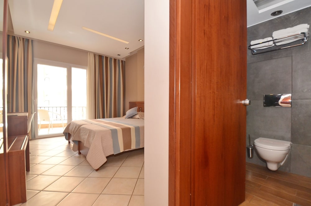 Twin Room, Pool View - Photo 2