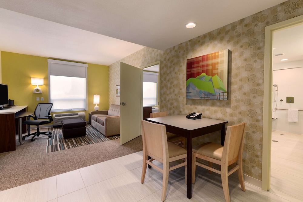 Suite, 1 King Bed with Sofa bed, Non Smoking thumbnail 5