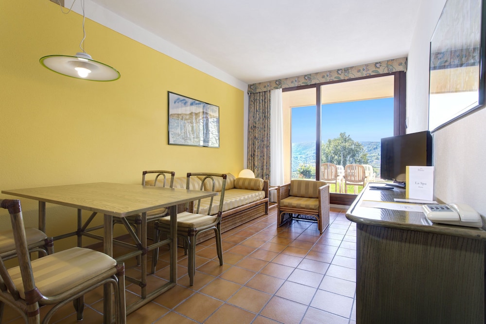 Apartment, 2 Bedrooms, Kitchenette, Lake View - Photo 2