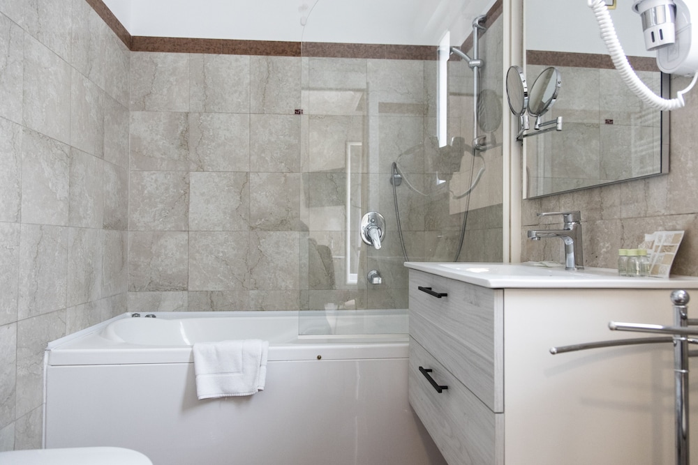 Standard Suite photo 2