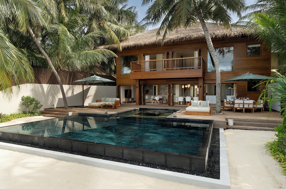 Two Bedroom Beach House With Pool - Photo 12
