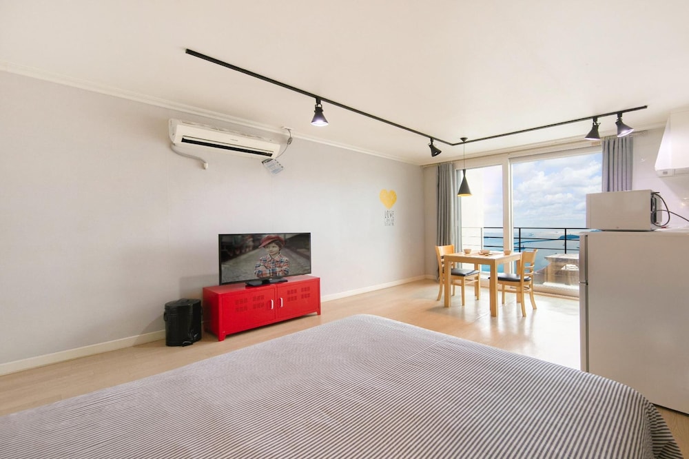 Basic Room, 1 Bedroom (301) - Photo 6