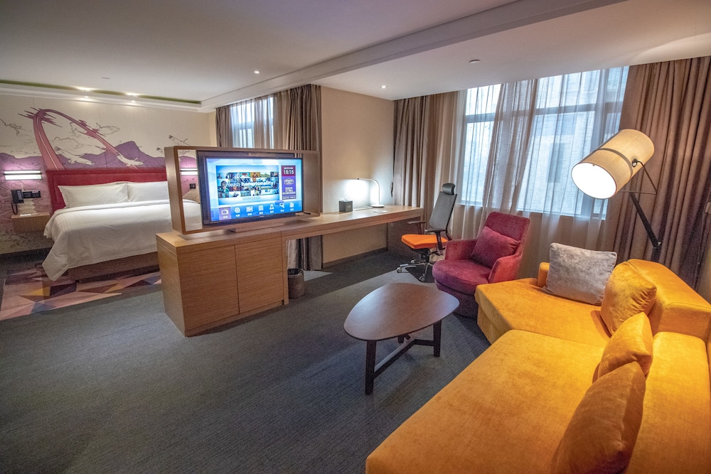 Luxury Suite, 1 King Bed photo 2