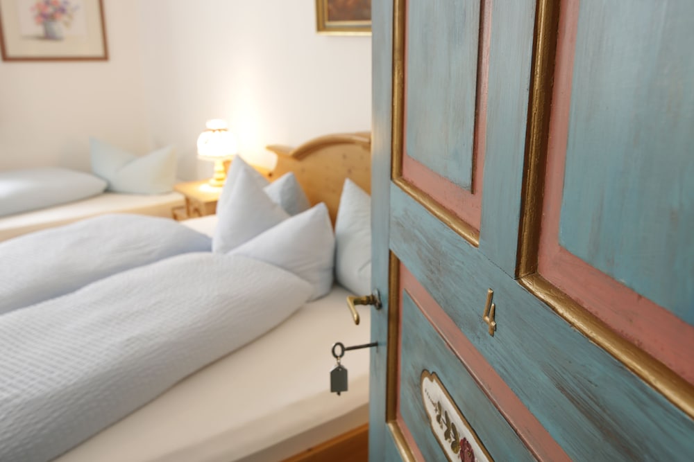 Classic Triple Room, Multiple Beds photo 1