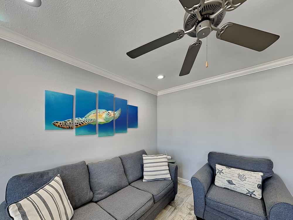 Condo, 1 Queen Bed with Sofa bed, Balcony (15A - Pet Friendly) photo 3