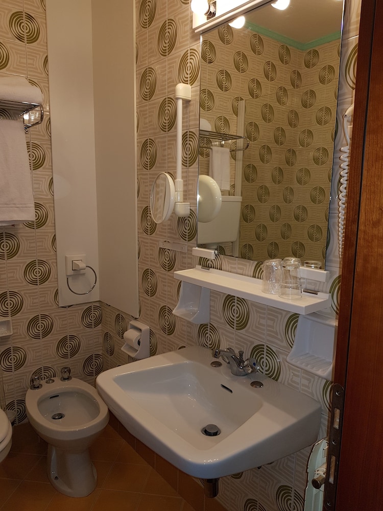 Classic Quadruple Room photo 3