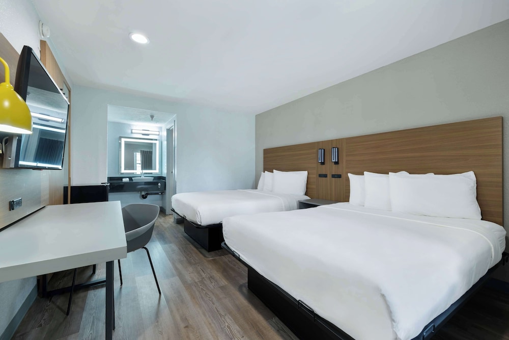 Standard Suite, 2 Queen Beds, Non Smoking photo 1