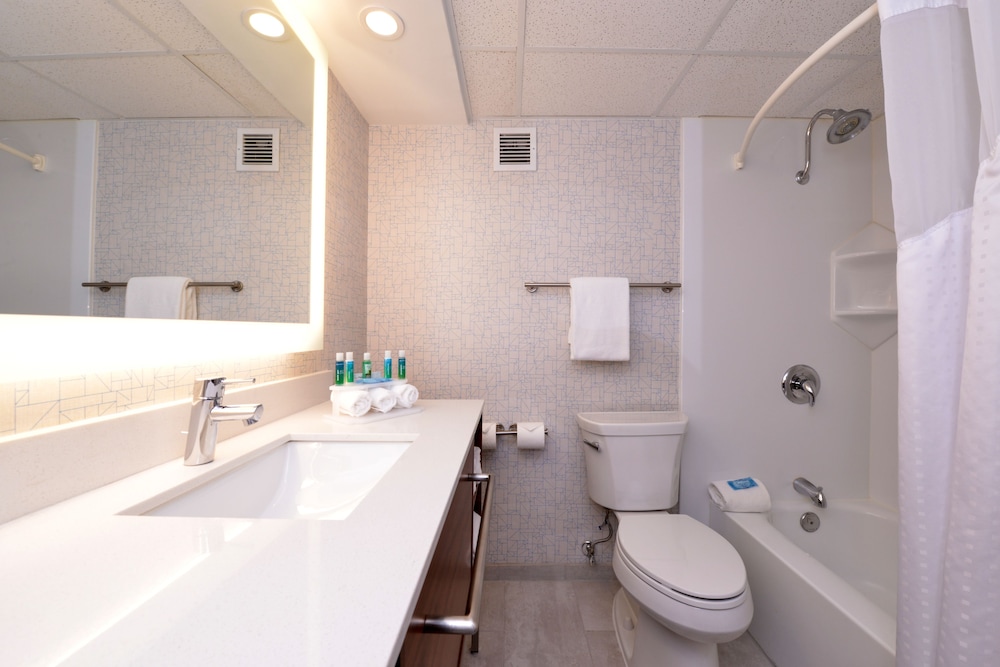 Standard Room, 1 Queen Bed, Accessible (Mobility, Accessible Tub) - Photo 7
