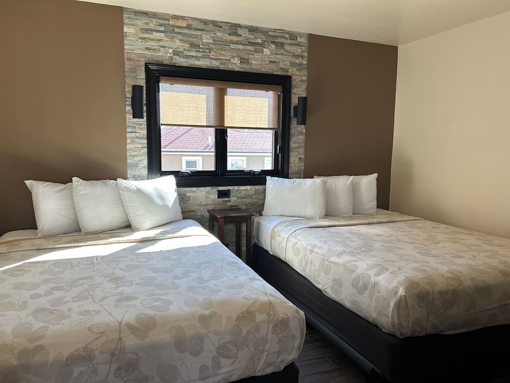 Family Suite, 1 Bedroom, Pool View ( Two Queen Beds with Kitchen) photo 3