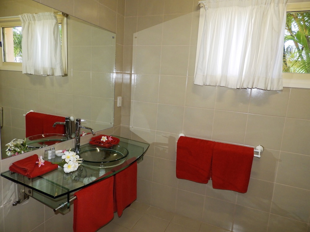3 Bedroom Beachfront Villa - Photo 3
